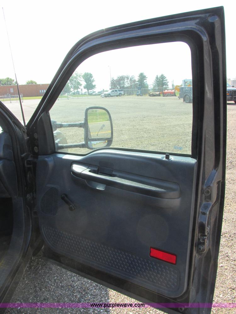 image for item I6216 2000 Ford F350 Super Duty XL SuperCab service truck with crane