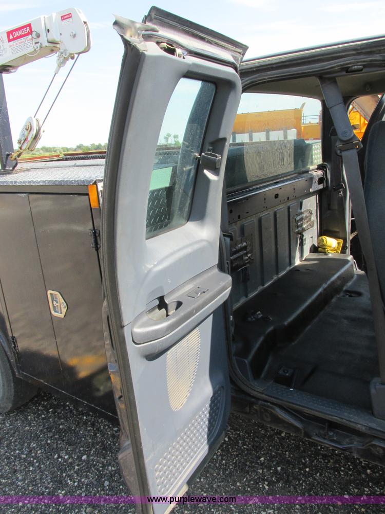 image for item I6216 2000 Ford F350 Super Duty XL SuperCab service truck with crane