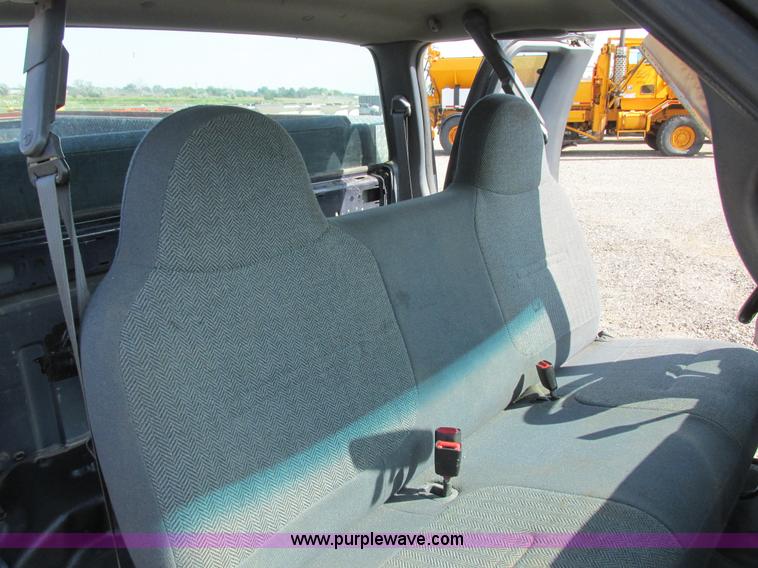 image for item I6216 2000 Ford F350 Super Duty XL SuperCab service truck with crane