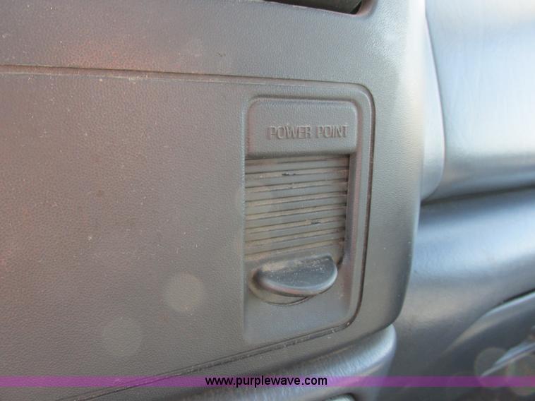 image for item I6216 2000 Ford F350 Super Duty XL SuperCab service truck with crane