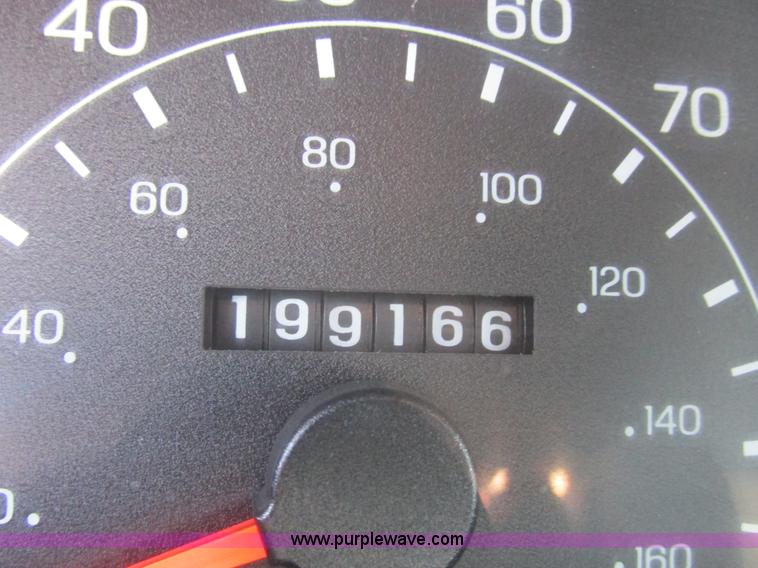 image for item I6216 2000 Ford F350 Super Duty XL SuperCab service truck with crane