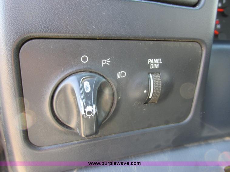 image for item I6216 2000 Ford F350 Super Duty XL SuperCab service truck with crane