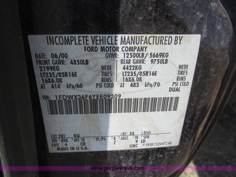 image for item I6216 2000 Ford F350 Super Duty XL SuperCab service truck with crane