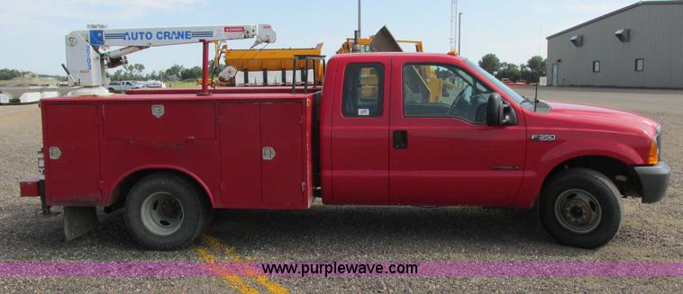 image for item I6217 2000 Ford F350 Super Duty XL SuperCab service truck with crane