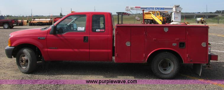 image for item I6217 2000 Ford F350 Super Duty XL SuperCab service truck with crane