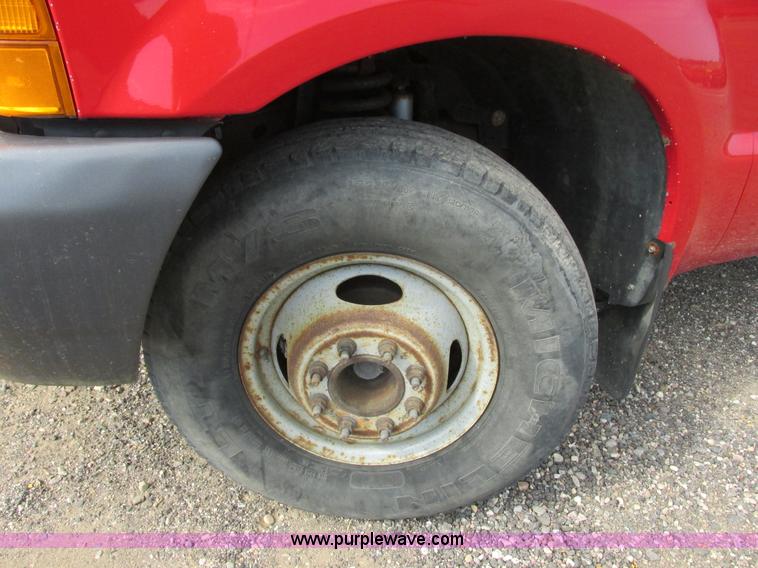 image for item I6217 2000 Ford F350 Super Duty XL SuperCab service truck with crane