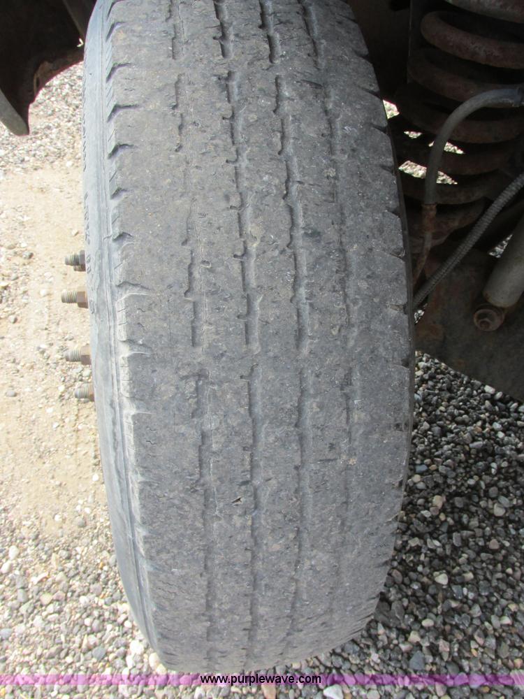 image for item I6217 2000 Ford F350 Super Duty XL SuperCab service truck with crane