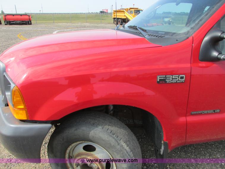 image for item I6217 2000 Ford F350 Super Duty XL SuperCab service truck with crane