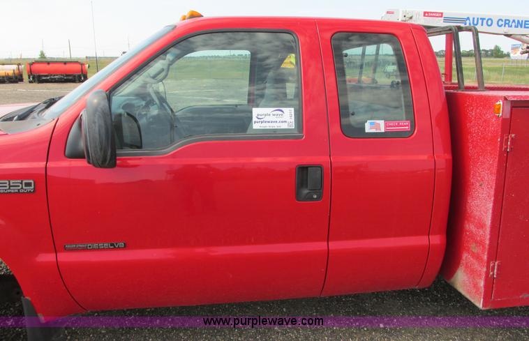image for item I6217 2000 Ford F350 Super Duty XL SuperCab service truck with crane