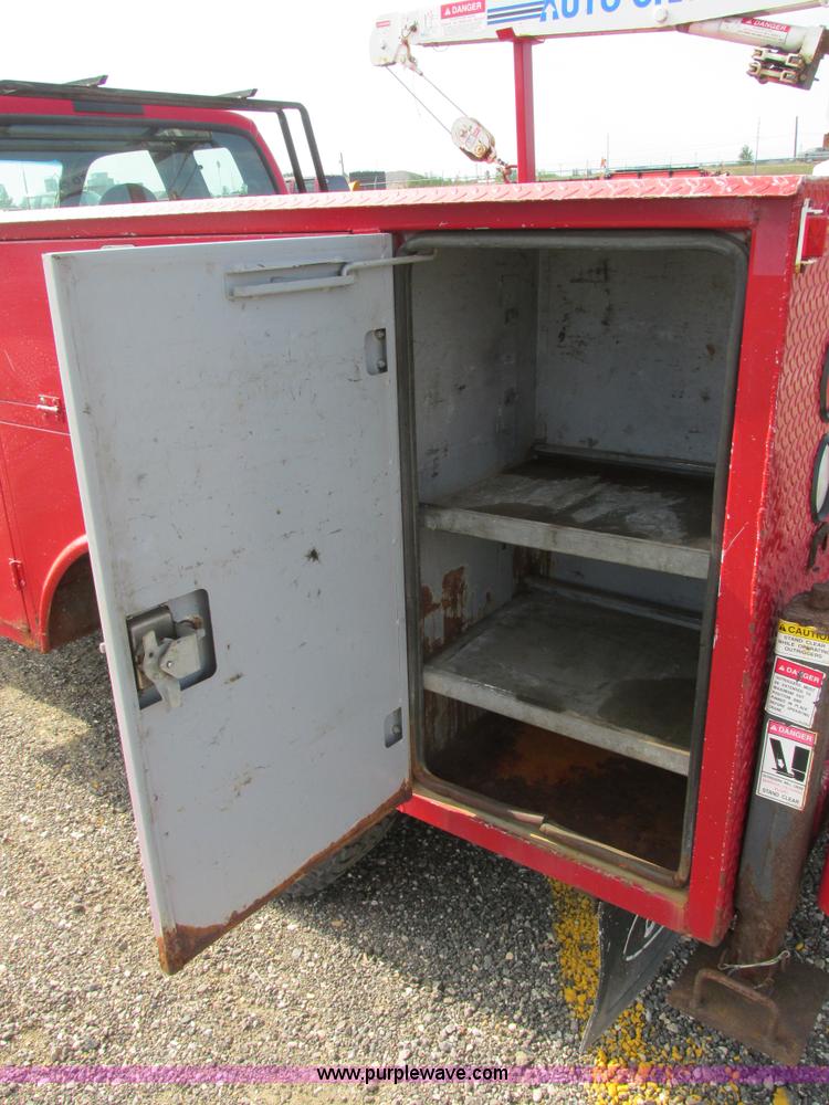 image for item I6217 2000 Ford F350 Super Duty XL SuperCab service truck with crane