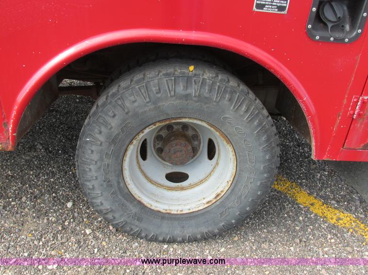 image for item I6217 2000 Ford F350 Super Duty XL SuperCab service truck with crane