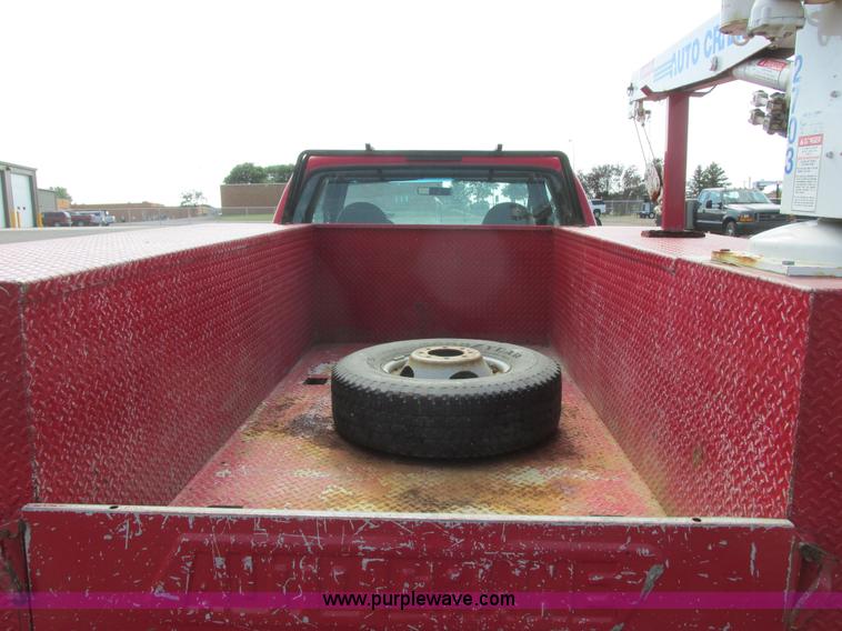 image for item I6217 2000 Ford F350 Super Duty XL SuperCab service truck with crane