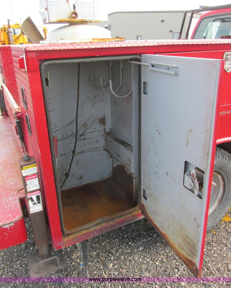 image for item I6217 2000 Ford F350 Super Duty XL SuperCab service truck with crane