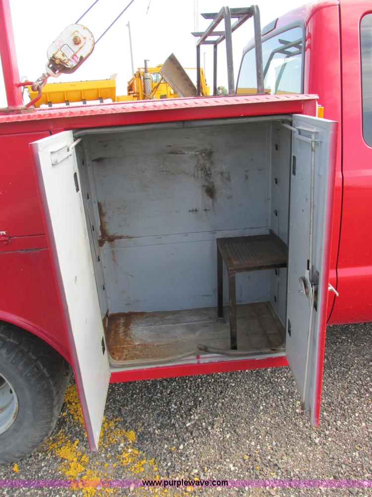 image for item I6217 2000 Ford F350 Super Duty XL SuperCab service truck with crane