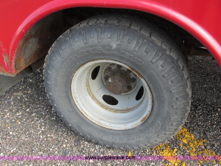 image for item I6217 2000 Ford F350 Super Duty XL SuperCab service truck with crane