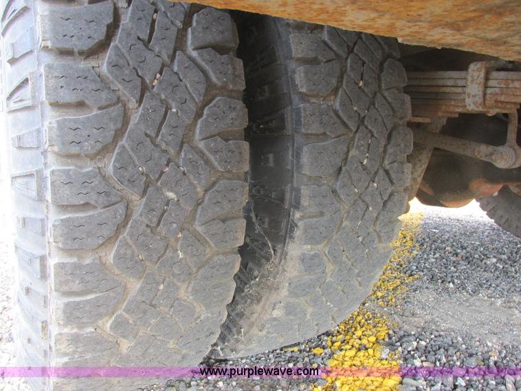 image for item I6217 2000 Ford F350 Super Duty XL SuperCab service truck with crane