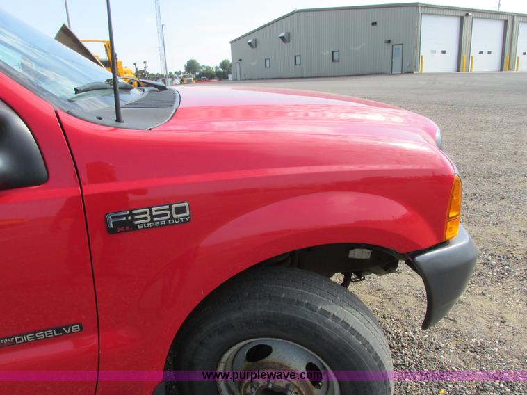 image for item I6217 2000 Ford F350 Super Duty XL SuperCab service truck with crane