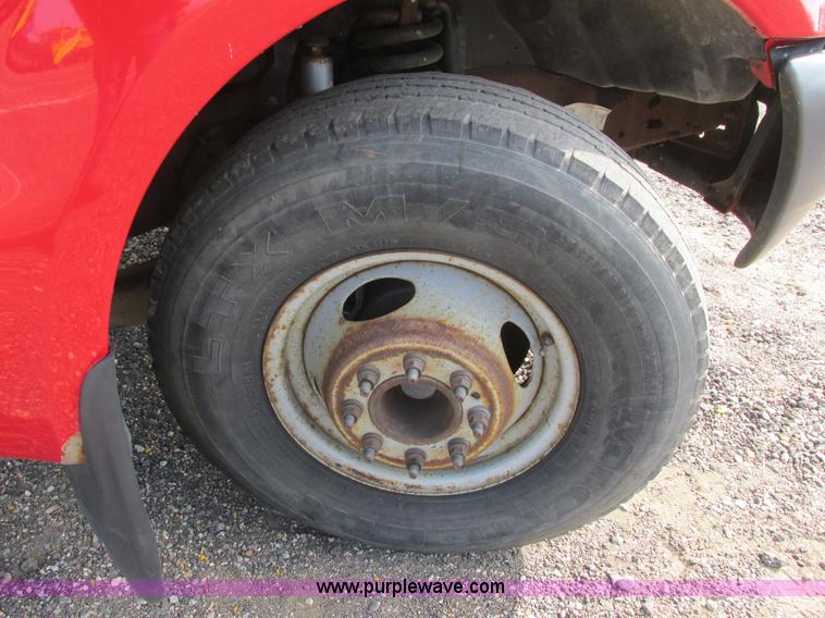 image for item I6217 2000 Ford F350 Super Duty XL SuperCab service truck with crane