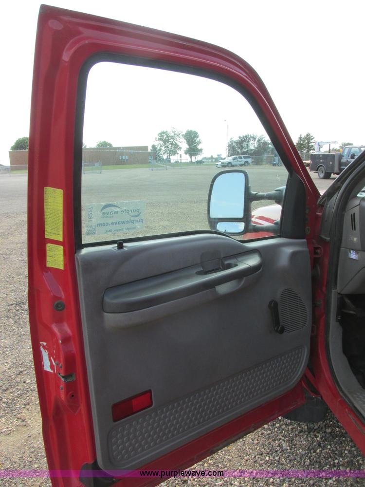 image for item I6217 2000 Ford F350 Super Duty XL SuperCab service truck with crane