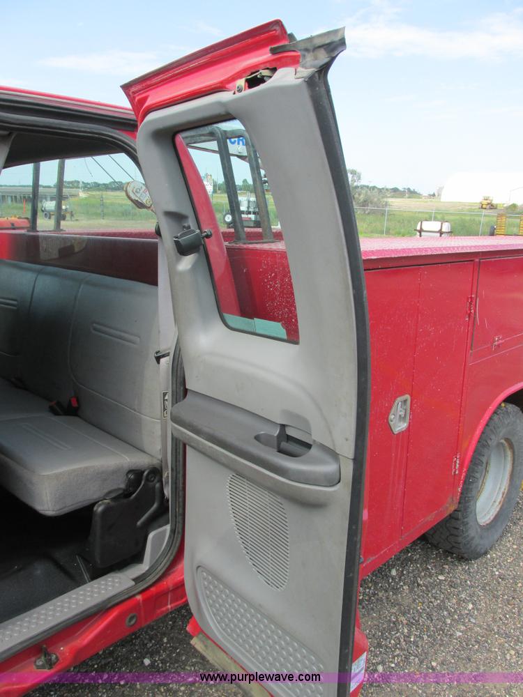 image for item I6217 2000 Ford F350 Super Duty XL SuperCab service truck with crane