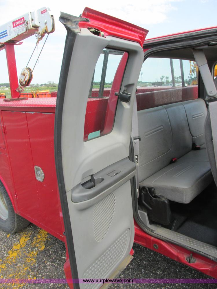 image for item I6217 2000 Ford F350 Super Duty XL SuperCab service truck with crane