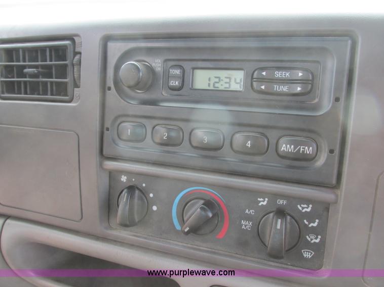 image for item I6217 2000 Ford F350 Super Duty XL SuperCab service truck with crane