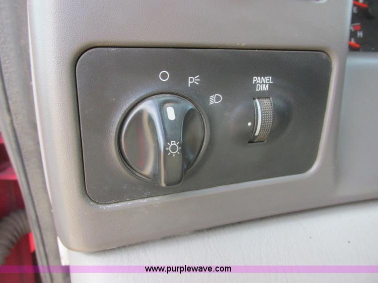 image for item I6217 2000 Ford F350 Super Duty XL SuperCab service truck with crane