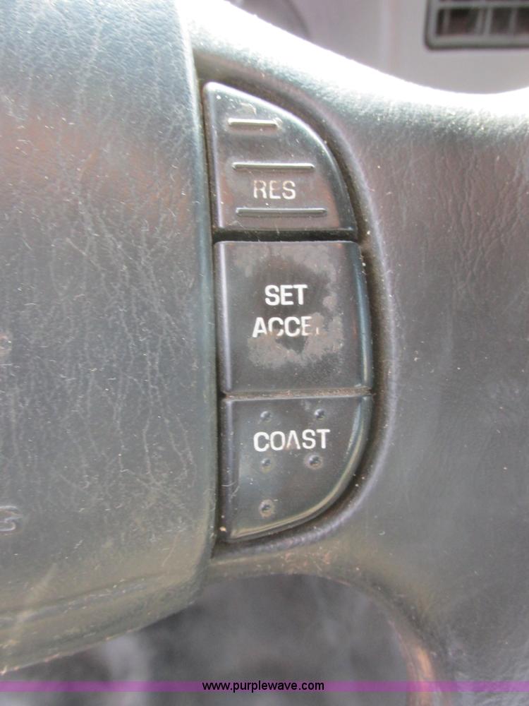 image for item I6217 2000 Ford F350 Super Duty XL SuperCab service truck with crane