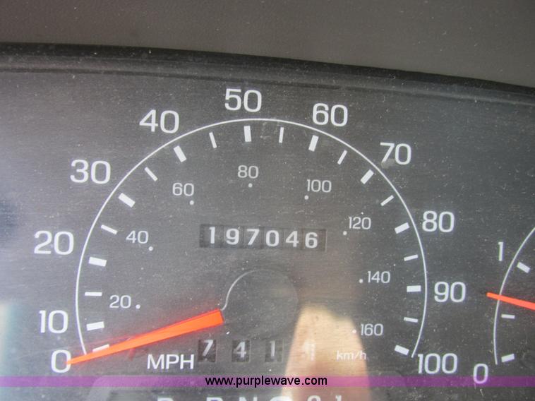 image for item I6217 2000 Ford F350 Super Duty XL SuperCab service truck with crane