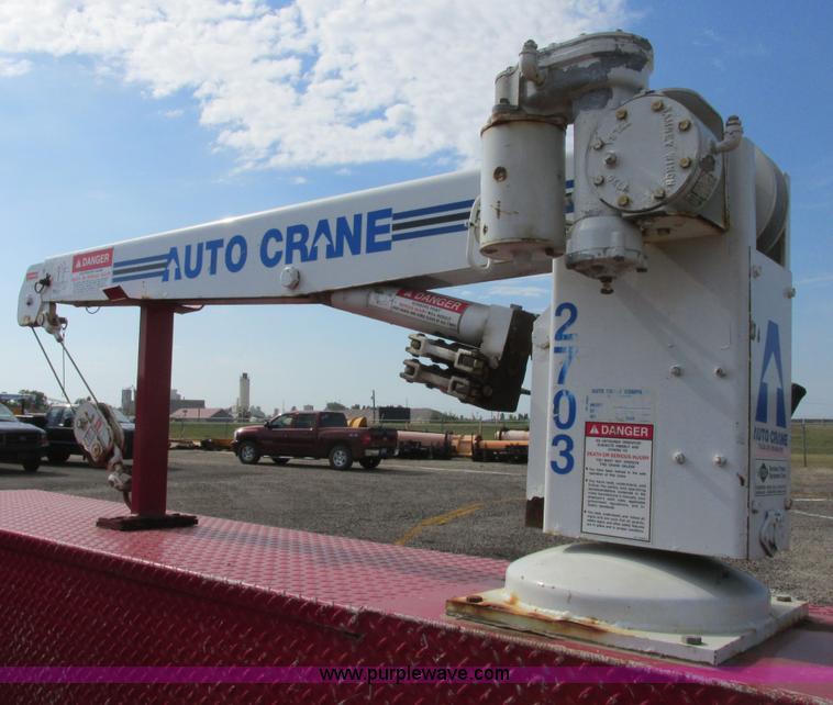 image for item I6217 2000 Ford F350 Super Duty XL SuperCab service truck with crane