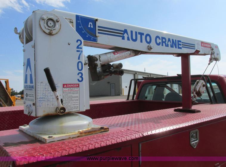 image for item I6217 2000 Ford F350 Super Duty XL SuperCab service truck with crane