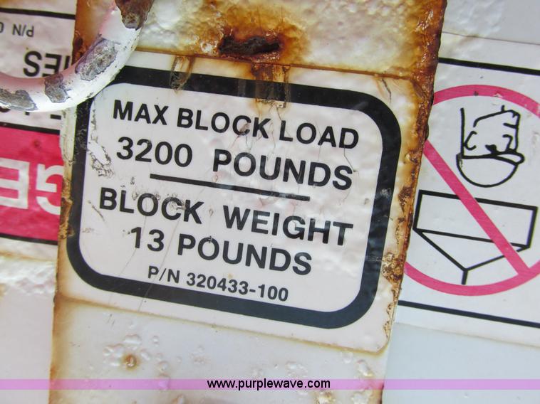 image for item I6217 2000 Ford F350 Super Duty XL SuperCab service truck with crane