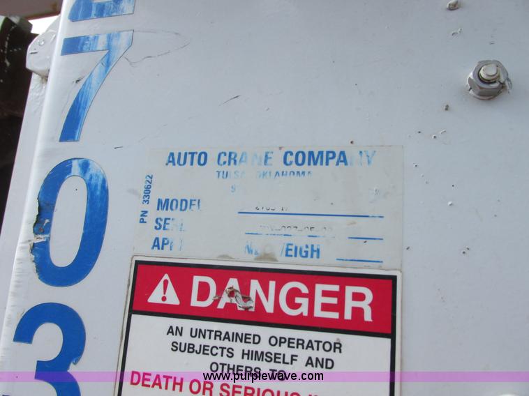 image for item I6217 2000 Ford F350 Super Duty XL SuperCab service truck with crane