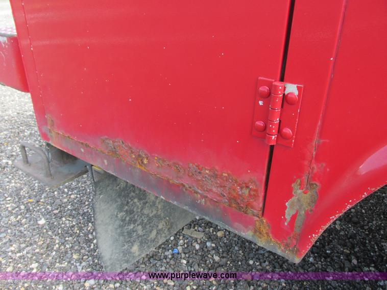 image for item I6217 2000 Ford F350 Super Duty XL SuperCab service truck with crane