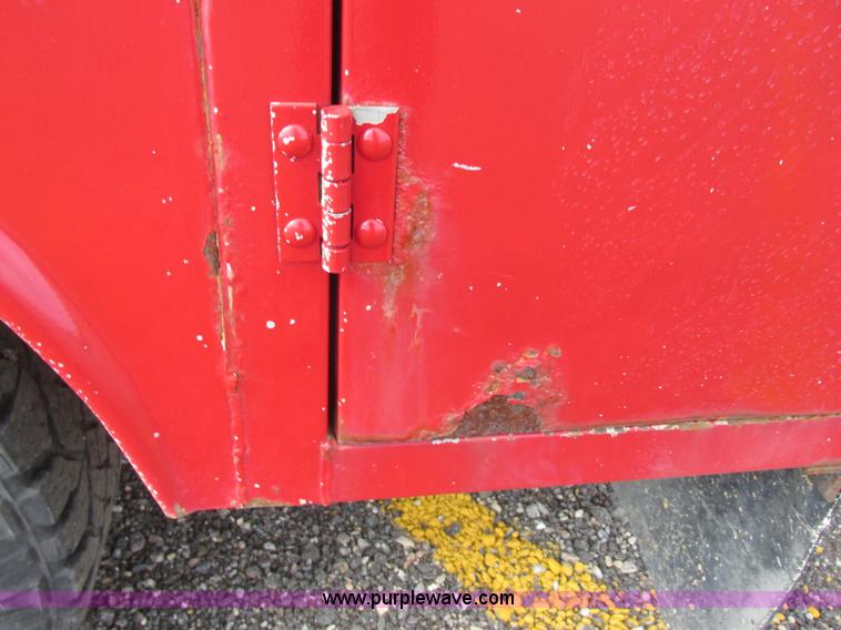 image for item I6217 2000 Ford F350 Super Duty XL SuperCab service truck with crane