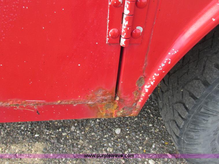 image for item I6217 2000 Ford F350 Super Duty XL SuperCab service truck with crane