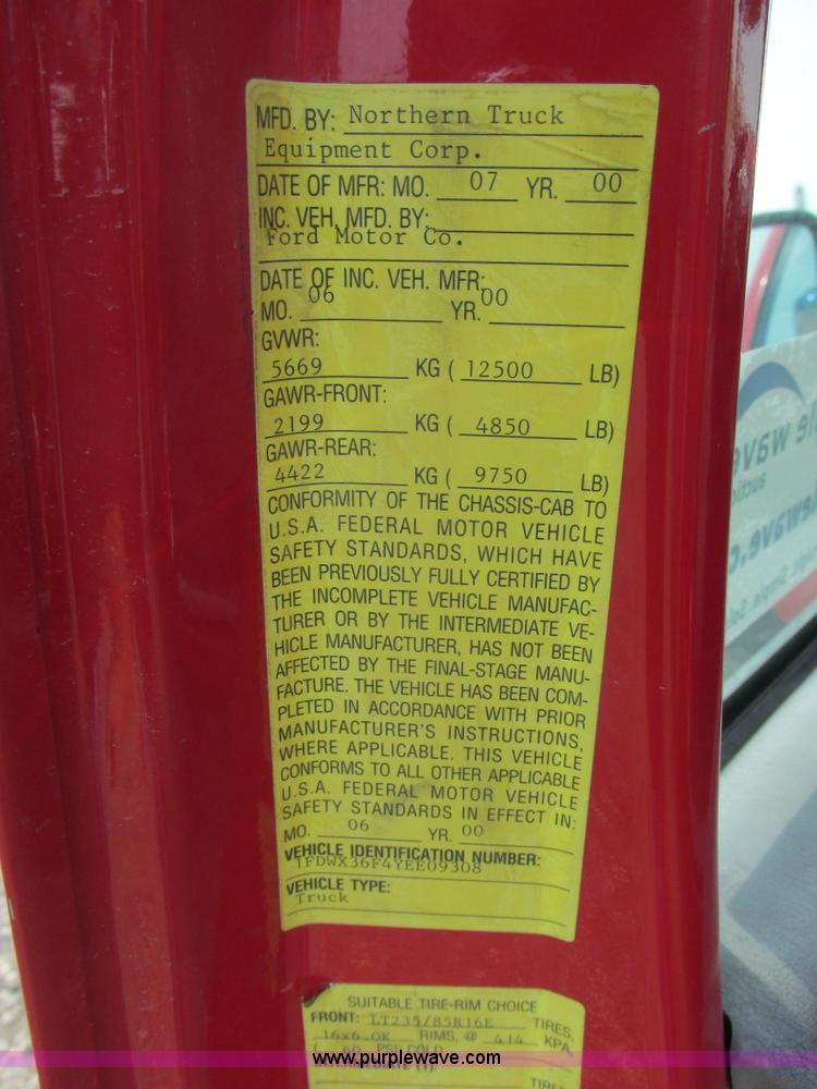 image for item I6217 2000 Ford F350 Super Duty XL SuperCab service truck with crane