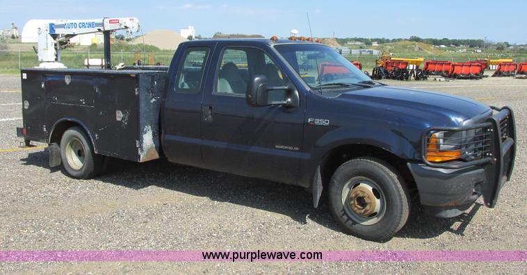 image for item I6218 2001 Ford F350 Super Duty XL SuperCab service truck with crane
