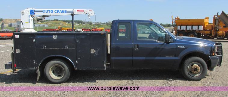 image for item I6218 2001 Ford F350 Super Duty XL SuperCab service truck with crane