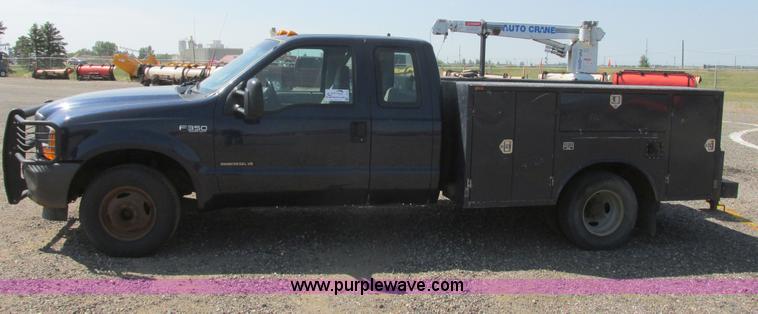 image for item I6218 2001 Ford F350 Super Duty XL SuperCab service truck with crane