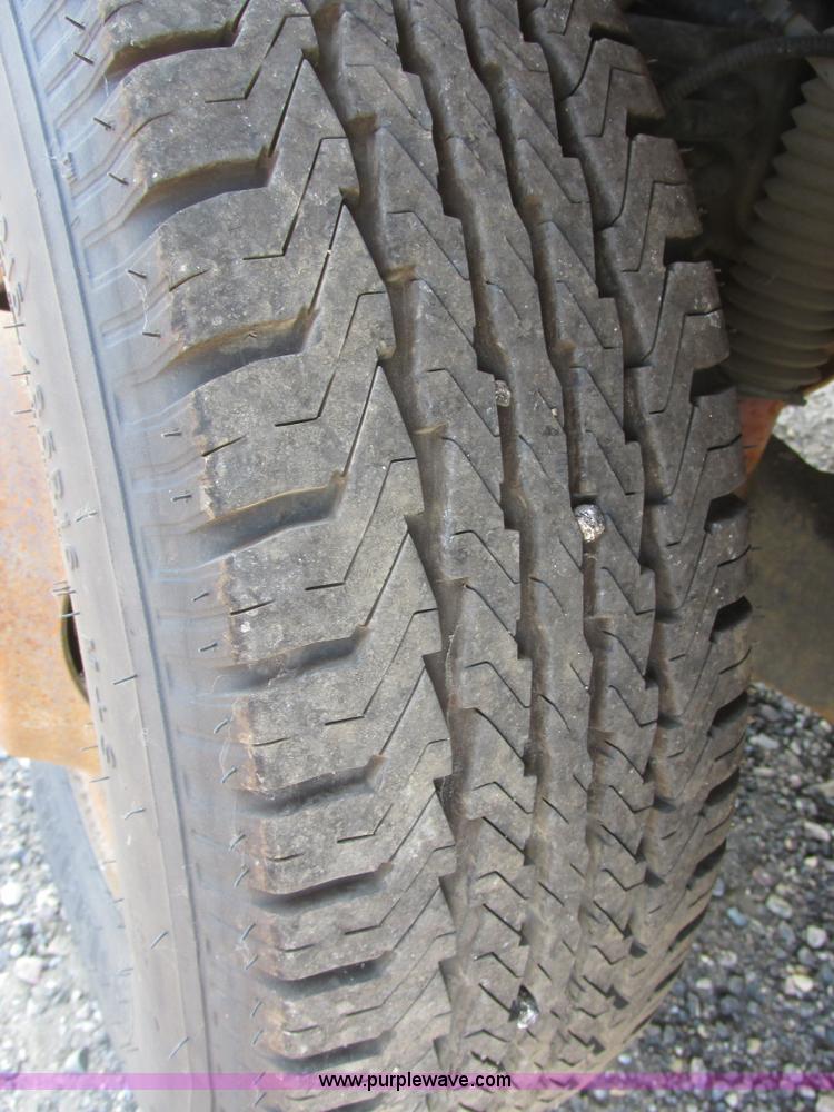 image for item I6218 2001 Ford F350 Super Duty XL SuperCab service truck with crane