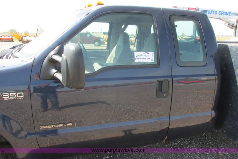 image for item I6218 2001 Ford F350 Super Duty XL SuperCab service truck with crane