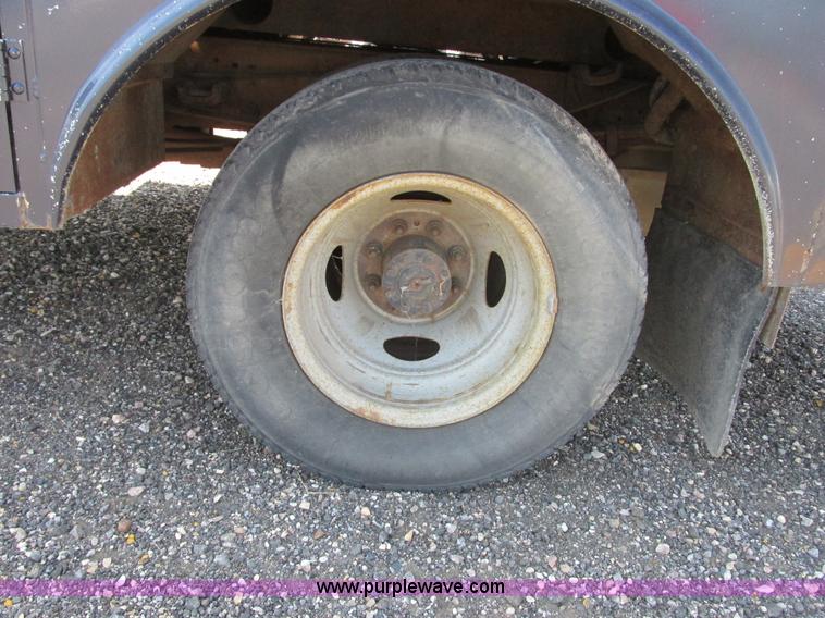 image for item I6218 2001 Ford F350 Super Duty XL SuperCab service truck with crane