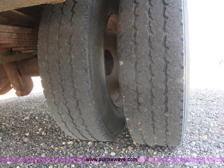 image for item I6218 2001 Ford F350 Super Duty XL SuperCab service truck with crane