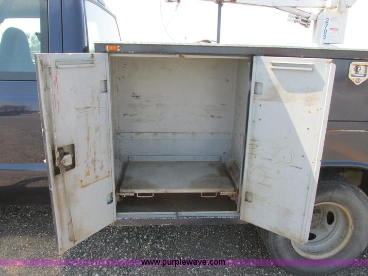 image for item I6218 2001 Ford F350 Super Duty XL SuperCab service truck with crane