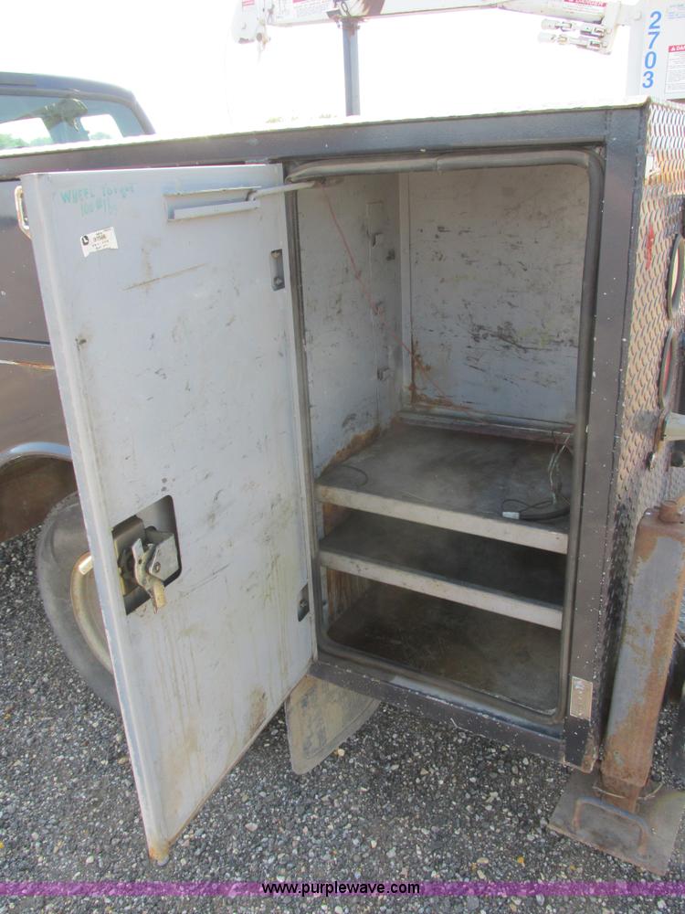 image for item I6218 2001 Ford F350 Super Duty XL SuperCab service truck with crane