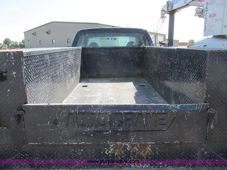 image for item I6218 2001 Ford F350 Super Duty XL SuperCab service truck with crane