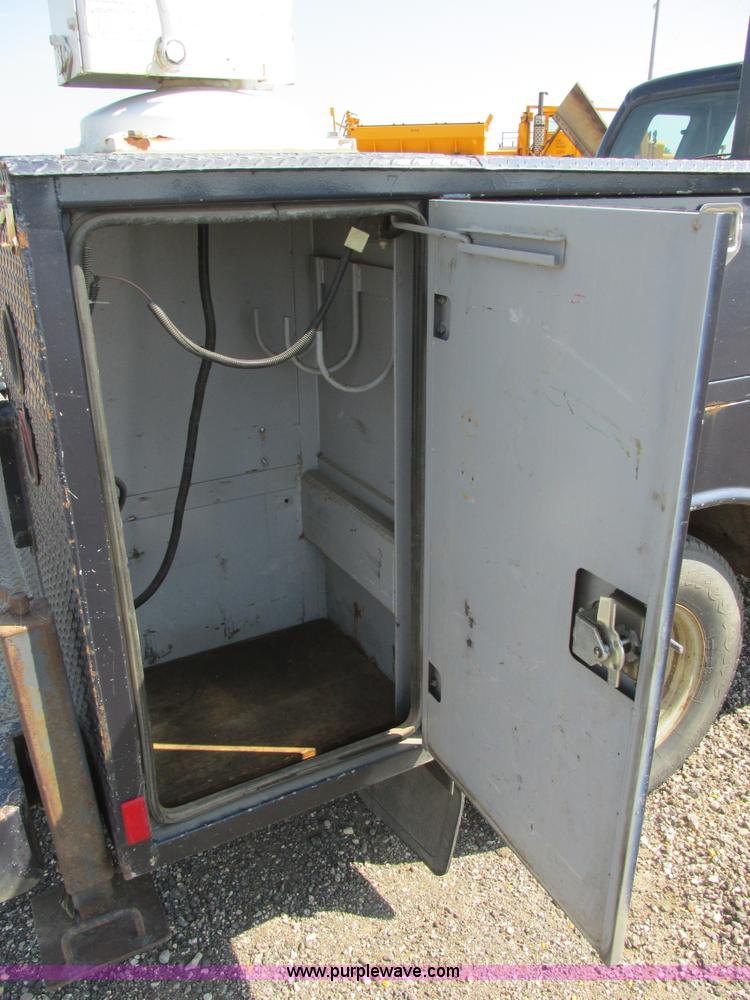 image for item I6218 2001 Ford F350 Super Duty XL SuperCab service truck with crane