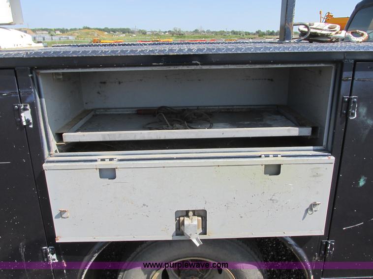 image for item I6218 2001 Ford F350 Super Duty XL SuperCab service truck with crane