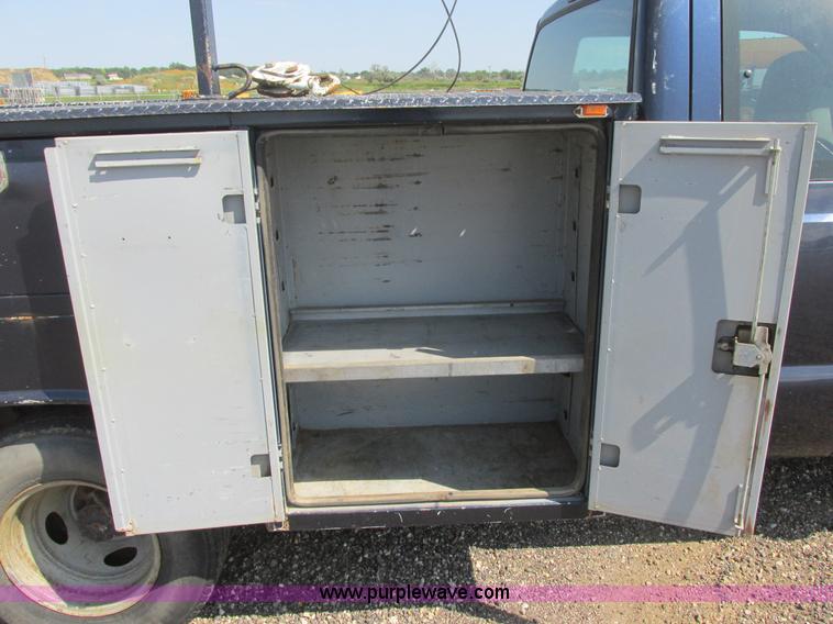 image for item I6218 2001 Ford F350 Super Duty XL SuperCab service truck with crane